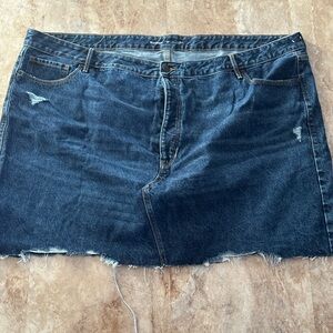 Old Navy, distressed denim mini skirt, size 30